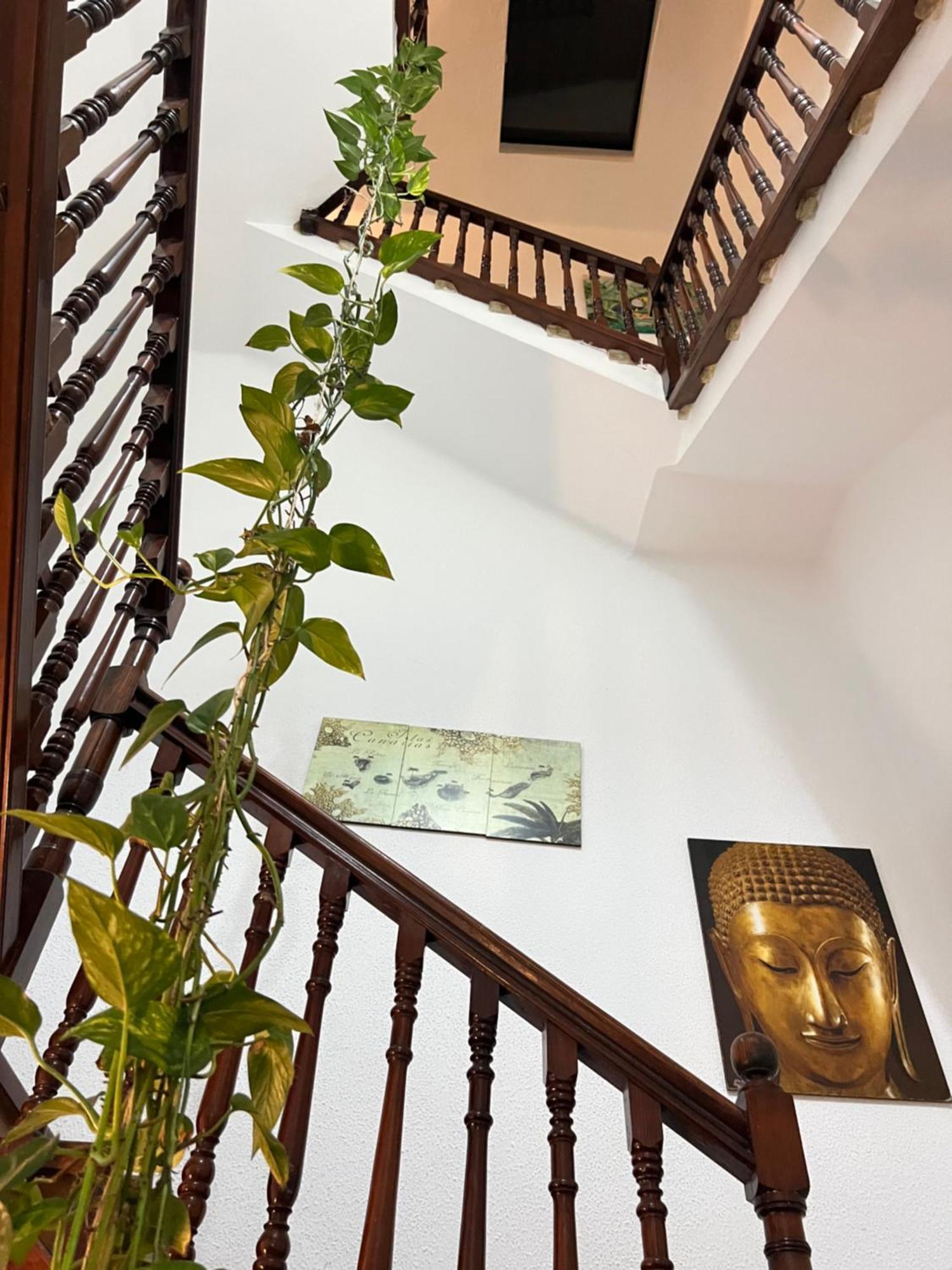 Nomad Santa Fe Guest house *